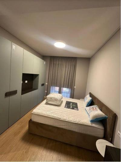 Tirane, jepet me qera 2+1+Ballkon Kati 4, 120 m² 1.200 € (Rruga Kavajes)