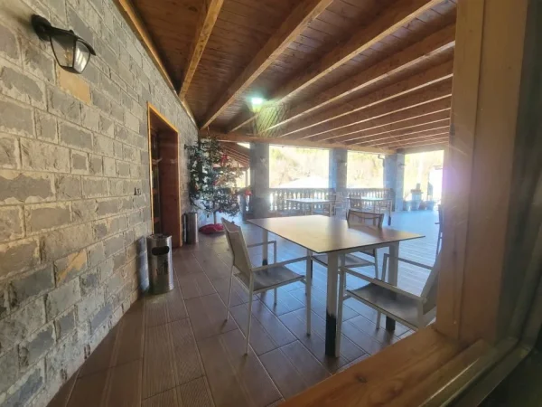 Korce, shitet hotel Kati 4, 3.000 m² 1.400.000 € (Dardhe)