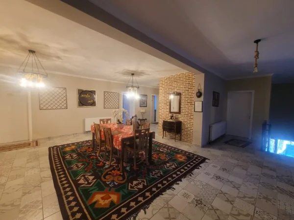 Korce, shitet hotel Kati 4, 3.000 m² 1.400.000 € (Dardhe)