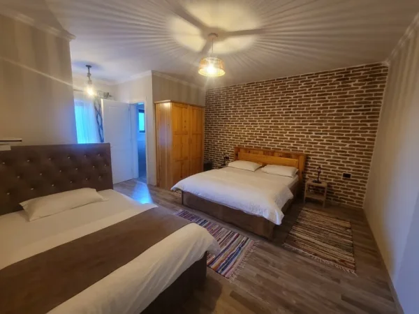 Korce, shitet hotel Kati 4, 3.000 m² 1.400.000 € (Dardhe)