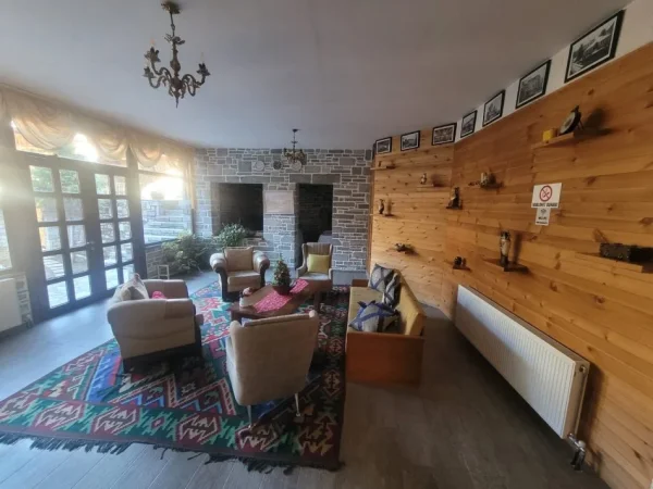 Korce, shitet hotel Kati 4, 3.000 m² 1.400.000 € (Dardhe)