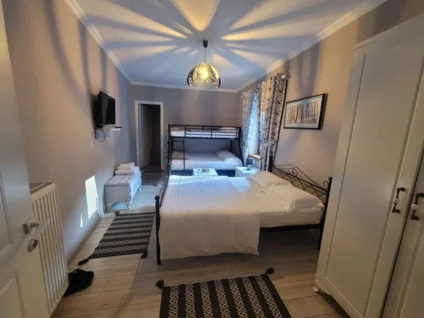 Korce, shitet hotel Kati 4, 3.000 m² 1.400.000 € (Dardhe)