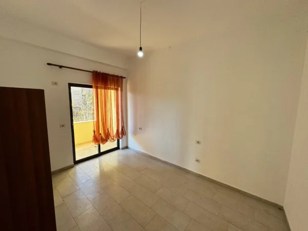 Tirane, shitet apartament 2+1 Kati 1, 131 m² 140.000 € (Unaza e Re)