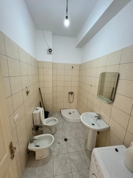 Tirane, shitet apartament 2+1 Kati 1, 131 m² 140.000 € (Unaza e Re)