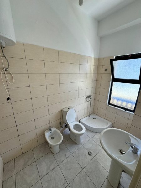 Tirane, shitet apartament 2+1 Kati 1, 131 m² 140.000 € (Unaza e Re)