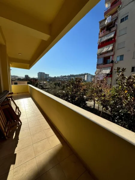 Tirane, shitet apartament 2+1 Kati 1, 131 m² 140.000 € (Unaza e Re)