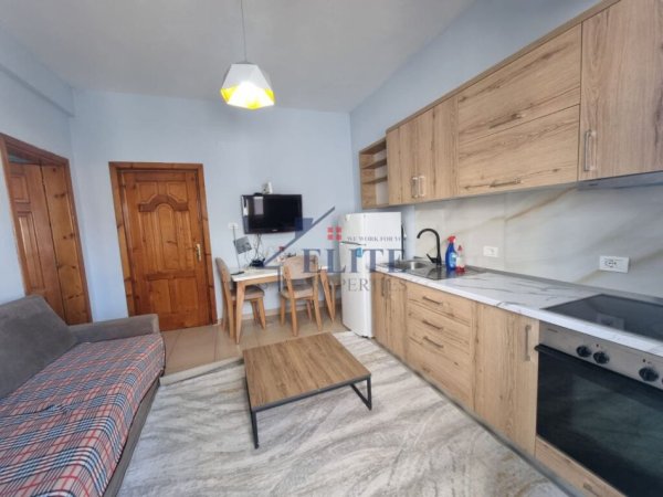 Tirane, jepet me qera apartament 1+1+Ballkon Kati 2, 60 m² 400 € (Rruga 5 Maji)