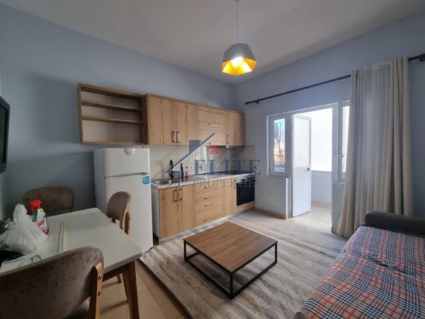 Tirane, jepet me qera apartament 1+1+Ballkon Kati 2, 60 m² 400 € (Rruga 5 Maji)