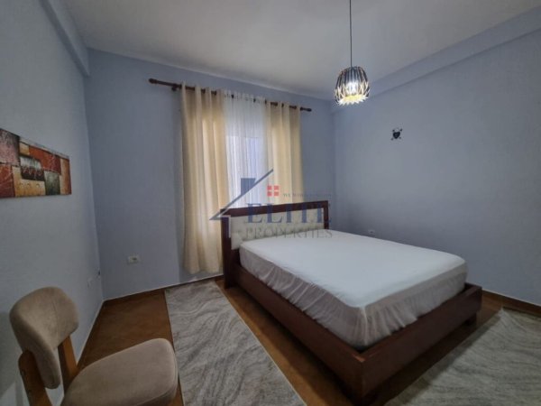 Tirane, jepet me qera apartament 1+1+Ballkon Kati 2, 60 m² 400 € (Rruga 5 Maji)