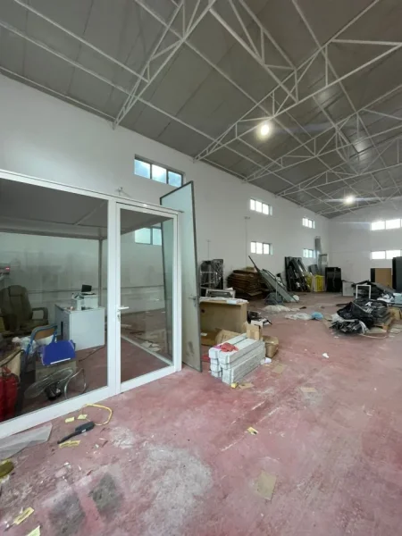 Shqiperi, jepet me qera ambjent biznesi Kati 0, 500 m² 1.500 € (Berzhite)