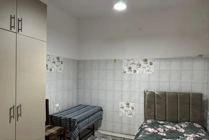 Tirane, jepet me qera shtepi 2+1 Kati 1, 80 m² 300 € (rruga Xhanfize Keko)