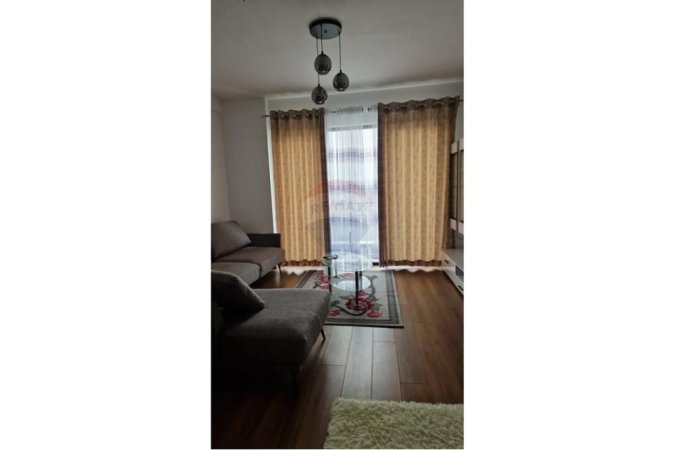 Tirane, jepet me qera apartament 1+1 Kati 9, 65 m² 550 € (Rr. Dibres)