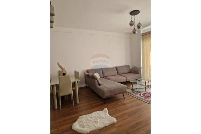 Tirane, jepet me qera apartament 1+1 Kati 9, 65 m² 550 € (Rr. Dibres)
