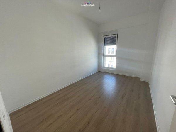 Tirane, jepet me qera zyre Kati 10, 115 m² 600 € (kompleksi kontakt)