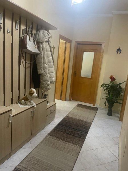Tirane, jepet me qera apartament 3+1 Kati 7, 85 m² 500 € (Rruga Gjergj Legisi)