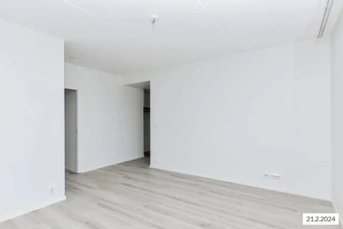 Tirane, jepet me qera zyre Kati 1, 119 m² 700 € (Fusha e Aviacionit)
