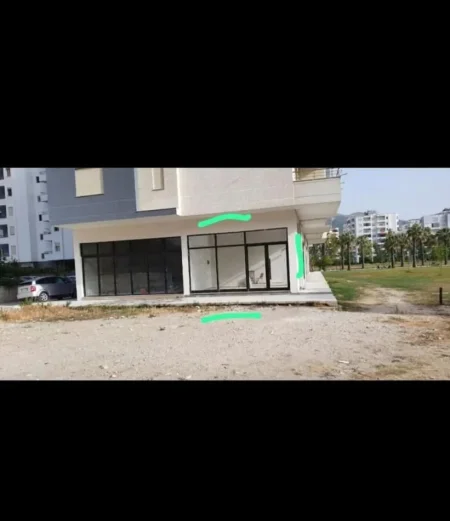 Vlore, jepet me qera dyqan Kati 1, 88 m² 5.000 € (Lungomare, Vlore)