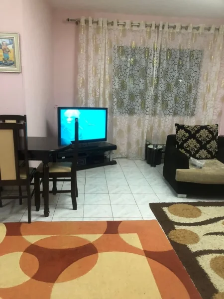 Tirane, jepet me qera Kati 1, 201 m² 2.000 € (Komuna e Parisit)