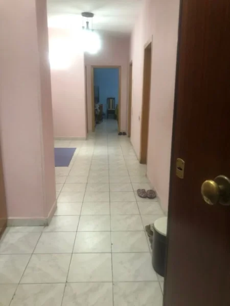 Tirane, jepet me qera Kati 1, 201 m² 2.000 € (Komuna e Parisit)