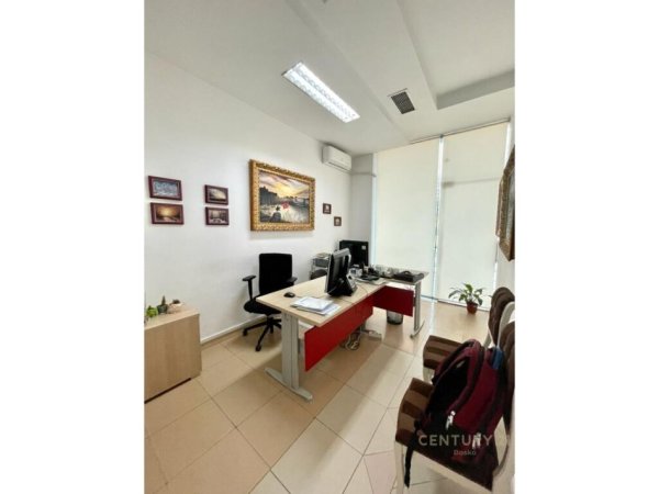 Tirane, shitet ambjent biznesi Kati 0, 217 m² 577.777 € (Ambasada Amerikane)