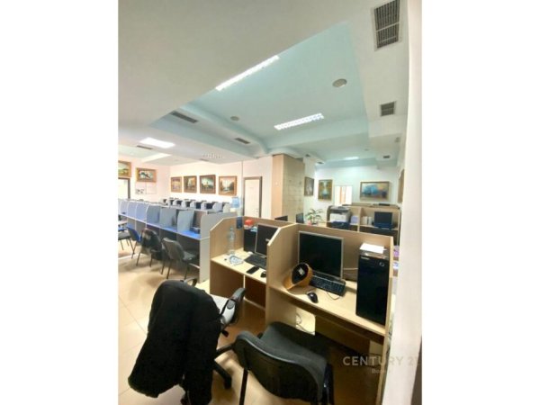 Tirane, shitet ambjent biznesi Kati 0, 217 m² 577.777 € (Ambasada Amerikane)