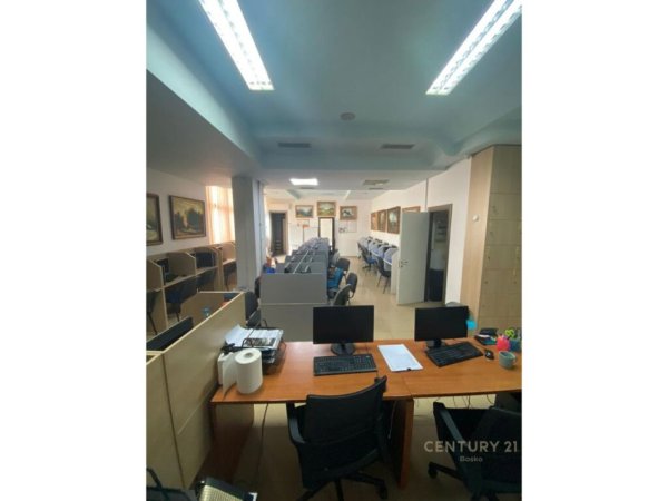 Tirane, shitet ambjent biznesi Kati 0, 217 m² 577.777 € (Ambasada Amerikane)