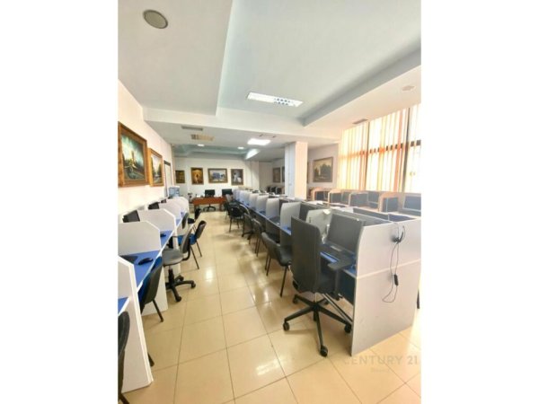 Tirane, shitet ambjent biznesi Kati 0, 217 m² 577.777 € (Ambasada Amerikane)