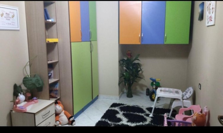 Tirane, jepet me qera apartament 3+1 Kati 7, 85 m² (3+1)