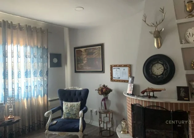 Tirane, shitet Vile 4+1+Ballkon Kati 2, 202 m² 370.000 € (5 Maji)