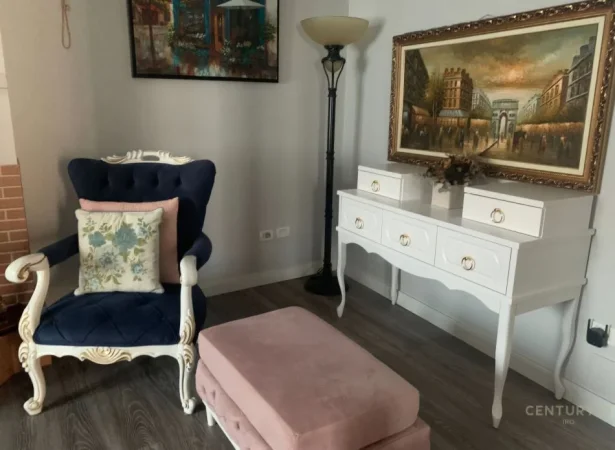 Tirane, shitet Vile 4+1+Ballkon Kati 2, 202 m² 370.000 € (5 Maji)