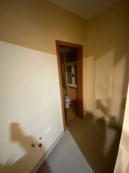 Tirane, jepet me qera ambjent biznesi Kati 1, 100 m² 2.000 € (myslym shyri , tajvani , blloku)