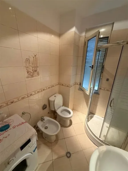 Tirane, shitet apartament 1+1+Ballkon Kati 4, 62 m² 86.999 € (Astir)