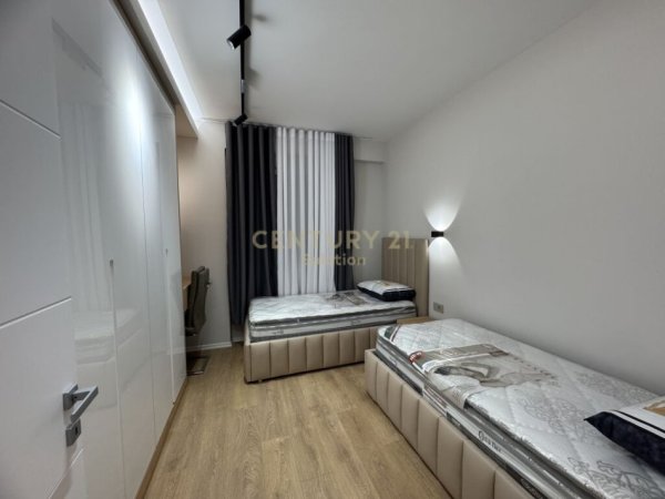 Tirane, jap me qera apartament 2+1+2 +2 POSTE PARKIMI , 105 m² 1.200 € (Liqeni i Thatë)