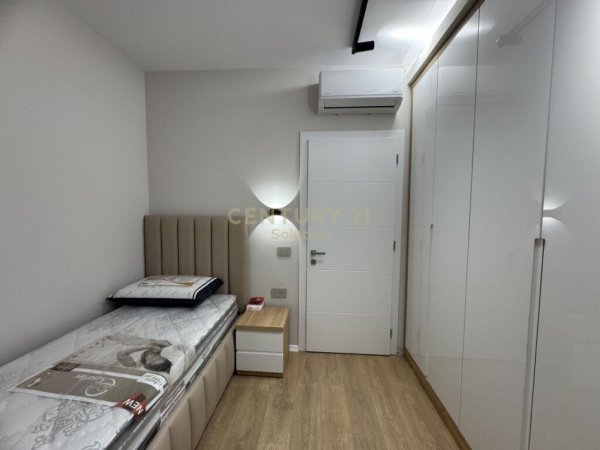 Tirane, jap me qera apartament 2+1+2 +2 POSTE PARKIMI , 105 m² 1.200 € (Liqeni i Thatë)