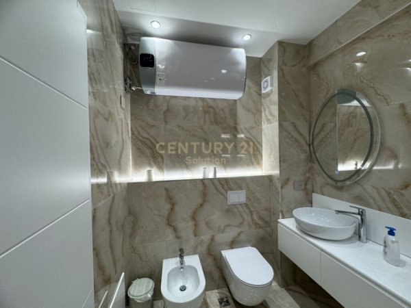 Tirane, jap me qera apartament 2+1+2 +2 POSTE PARKIMI , 105 m² 1.200 € (Liqeni i Thatë)