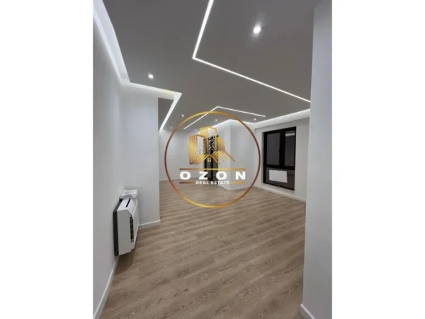 Apartament i pershtatshem per zyra,biznese 1+1 për Qira në Myslym Shyri, Tiranë