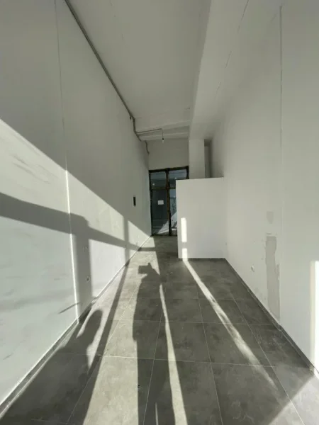 Tirane, jap me qera Kati 0, 30 m² 450 € (ASTIR)