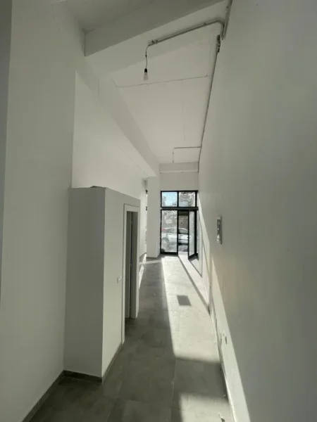 Tirane, jap me qera Kati 0, 30 m² 450 € (ASTIR)