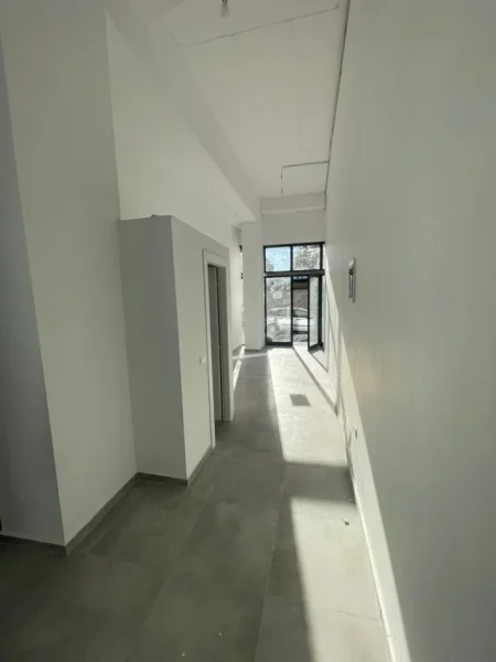 Tirane, jap me qera Kati 0, 30 m² 450 € (ASTIR)