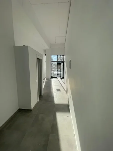 Tirane, jap me qera Kati 0, 30 m² 450 € (ASTIR)