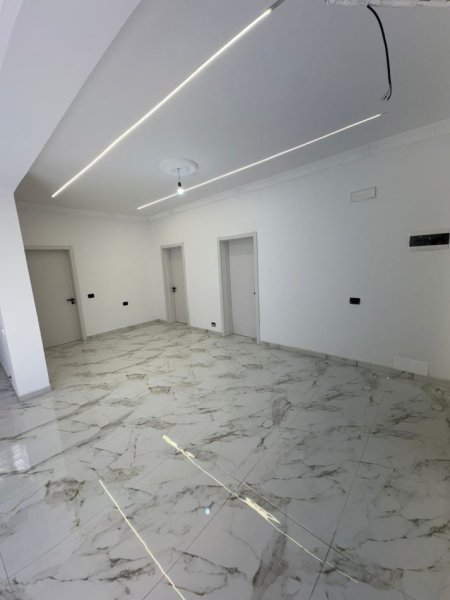 Vlore, shitet shtepi 2+1 Kati 0, 142 m² 200.000 € (ne hyrje te Vlores, transballkanike, afer karburant Kastrati) RV47451