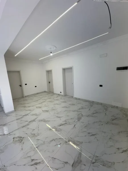 Vlore, shitet shtepi 2+1 Kati 0, 142 m² 200.000 € (ne hyrje te Vlores, transballkanike, afer karburant Kastrati) RV47451