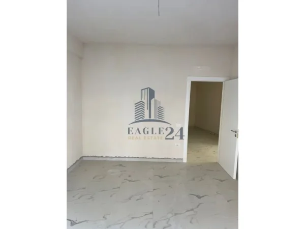 Tirane, jepet me qera apartament 2+1 Kati 1, 117 m² 500 € (ASTIR)