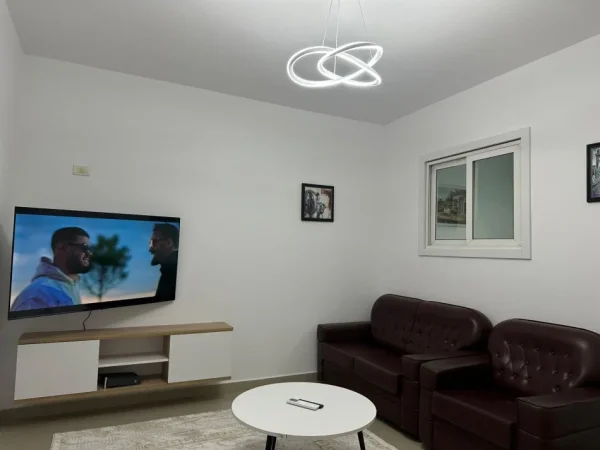 Tirane, jepet me qera apartament 2+1 Kati 3, 70 m² 450 € (astir)