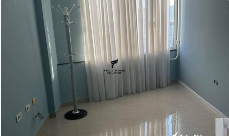 Tirane, jepet me qera apartament 2+1 Kati 11, 150 m² 700 € (MYSLYM SHYRI)
