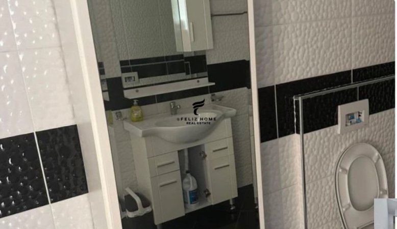 Tirane, jepet me qera apartament 2+1 Kati 11, 150 m² 700 € (MYSLYM SHYRI)