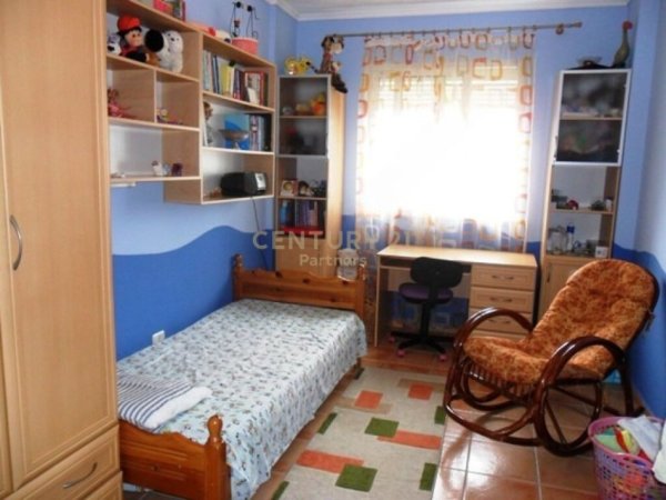 Tirane, jepet me qera apartament 2+1+Ballkon Kati 10, 110 m² 1.100 € (Rruga e Elbasanit)