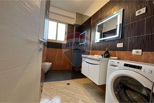 Jepet me qera apartament 2+1+Ballkon , 550 € (Fresku, Kompleks i Ri)