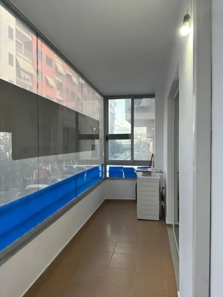 Tirane, jepet me qera apartament 2+1+Ballkon Kati 4, 70 m² 450 € (Astir)
