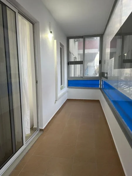 Tirane, jepet me qera apartament 2+1+Ballkon Kati 4, 70 m² 450 € (Astir)
